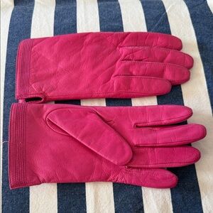 Chic Fuchsia Leather Gloves